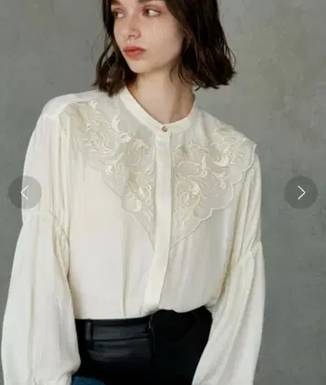 Unitage 유니테이지 빈티지풍 자수 블라우스