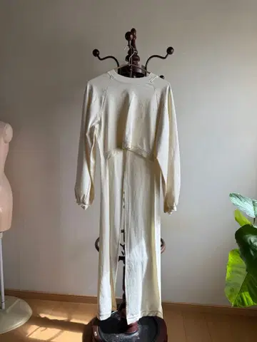 LEINWANDE 상의 리본