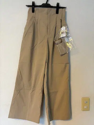 택 포함 새상품 KBF+ 트렌치 디테일 팬츠 베이지 원사이즈