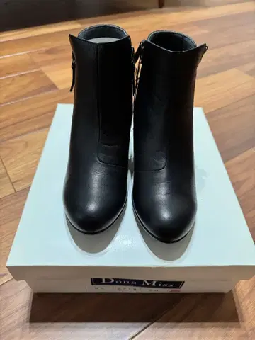 Dona Miss 도나미스 가죽 숏부츠 블랙 23.5cm