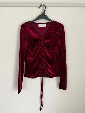 [ uyu ] 벨벳 개더 탑 / 비쥬 장식