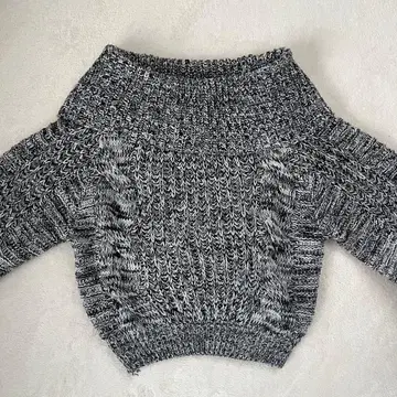 오프숄더 그레이 니트 긴팔