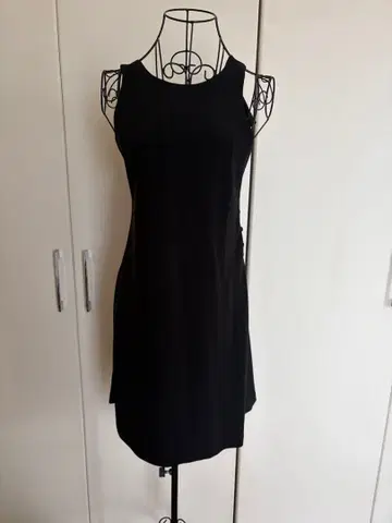 sov. 블랙 슬리브리스 원피스