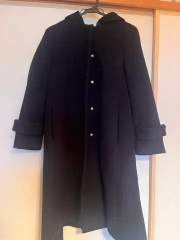 VIS 후드 부착 블랙 롱 코트 S