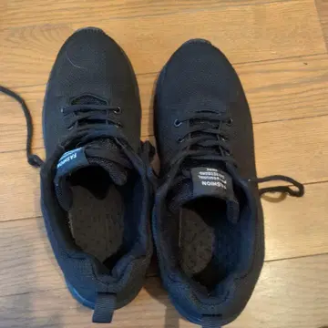 경량 메쉬 블랙 스니커즈