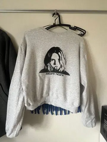 그레이 크롭 맨투맨