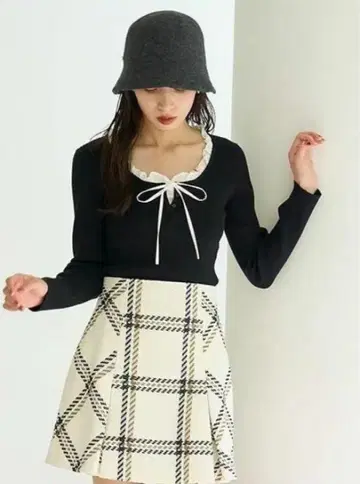 SNIDEL 프릴 도킹 니트 풀오버