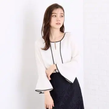 [ index ] 바이컬러 플레어 슬리브 블라우스