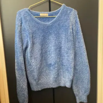 스카이블루 V넥 긴팔 니트 스웨터