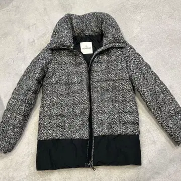 MONCLER 그레이 계열 다운 자켓
