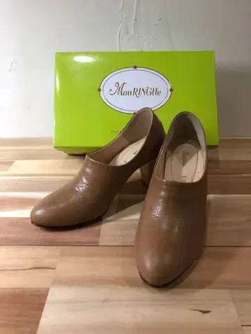 MouRinGue 브라운 가죽 하이힐 펌프스