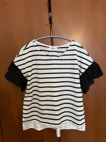 Auief 스트라이프 프릴 소매 T셔츠