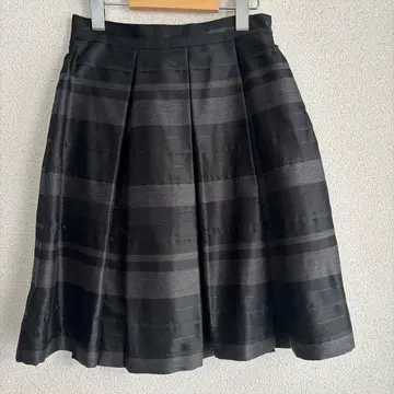 언타이틀 스커트 블랙 보더