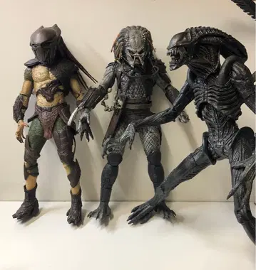 NECA 프레데터 2체와 에이리언 세트