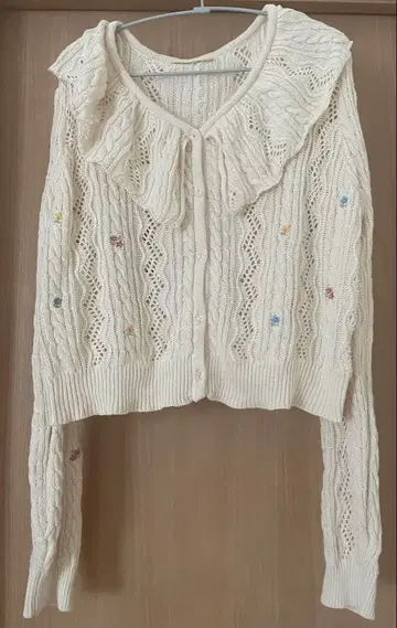 아이보리 레이스 니트 긴팔 프릴 옷깃