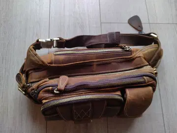 브라운 가죽 바디백 멀티 포켓