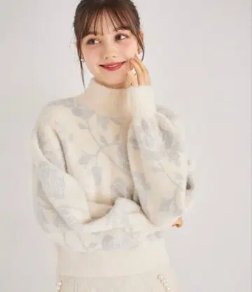 Tocco closet 로즈 디자인 하이넥 샤기 니트 풀오버