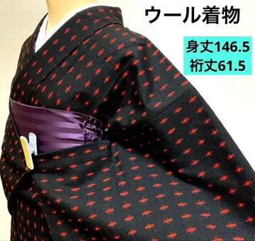 울 기모노 블랙 베이스에 빨간색 스퀘어 도트