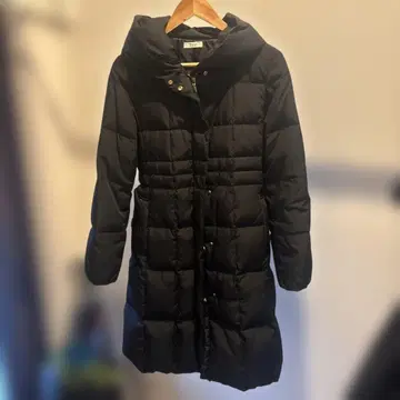 a.v.v 후드 부착 블랙 다운 자켓