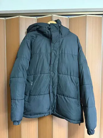 ZARA 블랙 다운 자켓 후드 부착