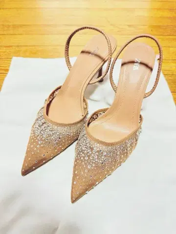 [ 미사용 새상품 ] ZARA 비쥬 장식 스틸레토 힐 38 사이즈