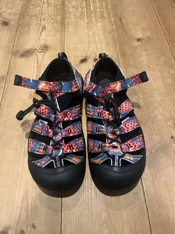 새상품급 KEEN 아웃도어 샌들 23.5cm