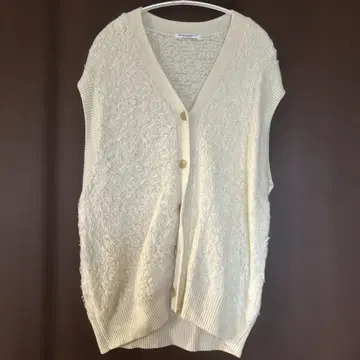 뷰티 앤 유스 니트 베스트