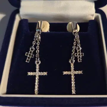 [새상품급] 스와로브스키 큐빅 장식 크로스 디자인 귀찌