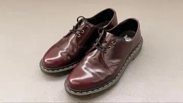 츠네타 다이키 착용 Dr. Martens VEGAN 체리 레드 UK6