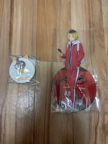 아크릴 스탠드와 캔뱃지 세트