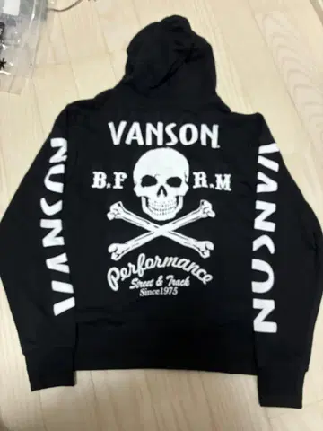 VANSON 스컬 크로스본 후드티