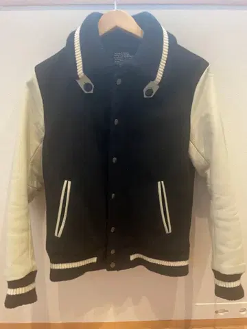 나노 유니버스 바시티 자켓 네이비/화이트 가죽/울