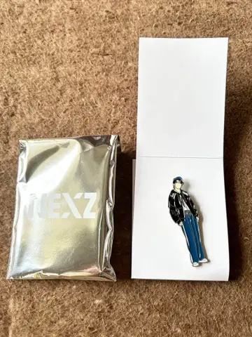 새상품! NEXZ 휴이 랜덤 핀 배지
