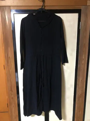 후드 부착 블랙 니트 원피스