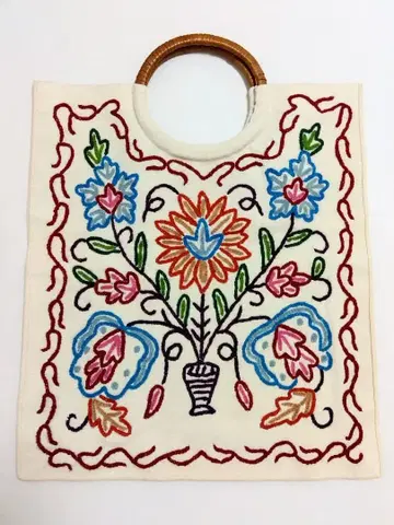 인도 카슈미르 지방 소나말그의 자수 백