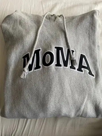 MoMA 그레이 플리스 후드티