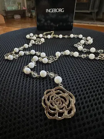 INGEBORG 로즈 펜던트 목걸이