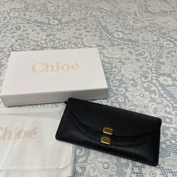 끌로에 블랙 가죽 장지갑