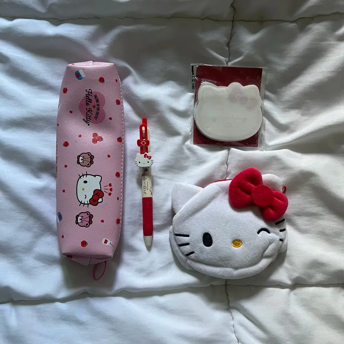 Hello Kitty Stationery Set (Pencil Case/Ballpoint Pen/Coin Purse) on  Bunjang Global Site.