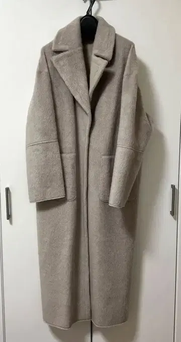 AMERI 베이지 롱 코트 내 포켓 있음