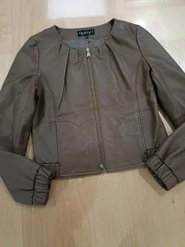 새상품급 INDIVI 램 가죽 양가죽 노카라 자켓 38 M 사이즈