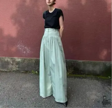 CLANE TUCK DESIGN WIDE PANTS