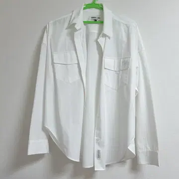 미사용 새상품 GENERAL IDEA 화이트 셔츠 M 사이즈