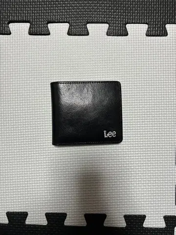 Lee 블랙 가죽 접이식 지갑