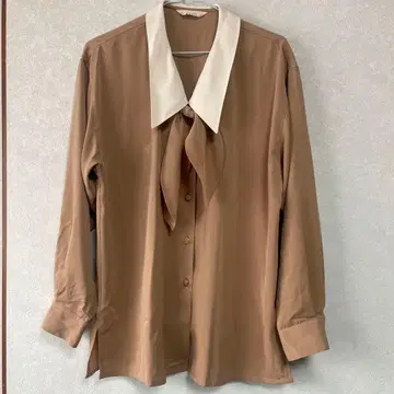 DIAS 브라운 긴팔 셔츠 리본 포함