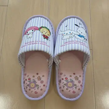 코지코지와 산리오 캐릭터즈 슬리퍼