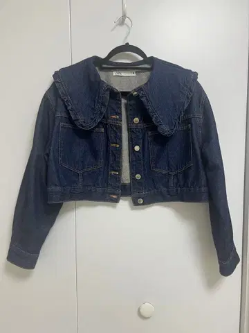 프릴 달린 옷깃 다크 블루 데님 자켓