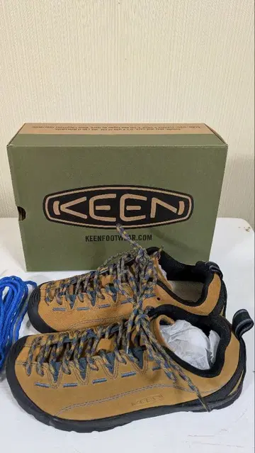 KEEN 스웨이드 로우컷 스니커즈