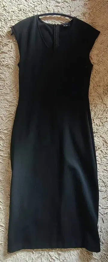 [ Theory ] 블랙 슬리브리스/타이트 원피스