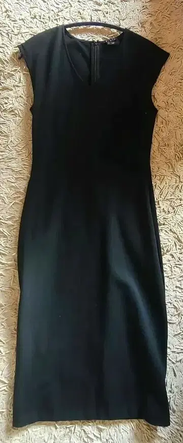 [ Theory ] 블랙 슬리브리스 원피스 (사이즈 P)